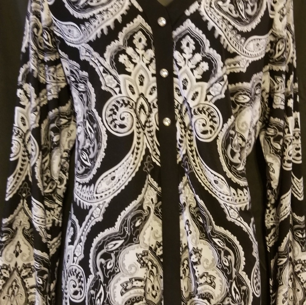INC BLACK & WHITE BLOUSE W/ CRYSTAL ACCENTS.